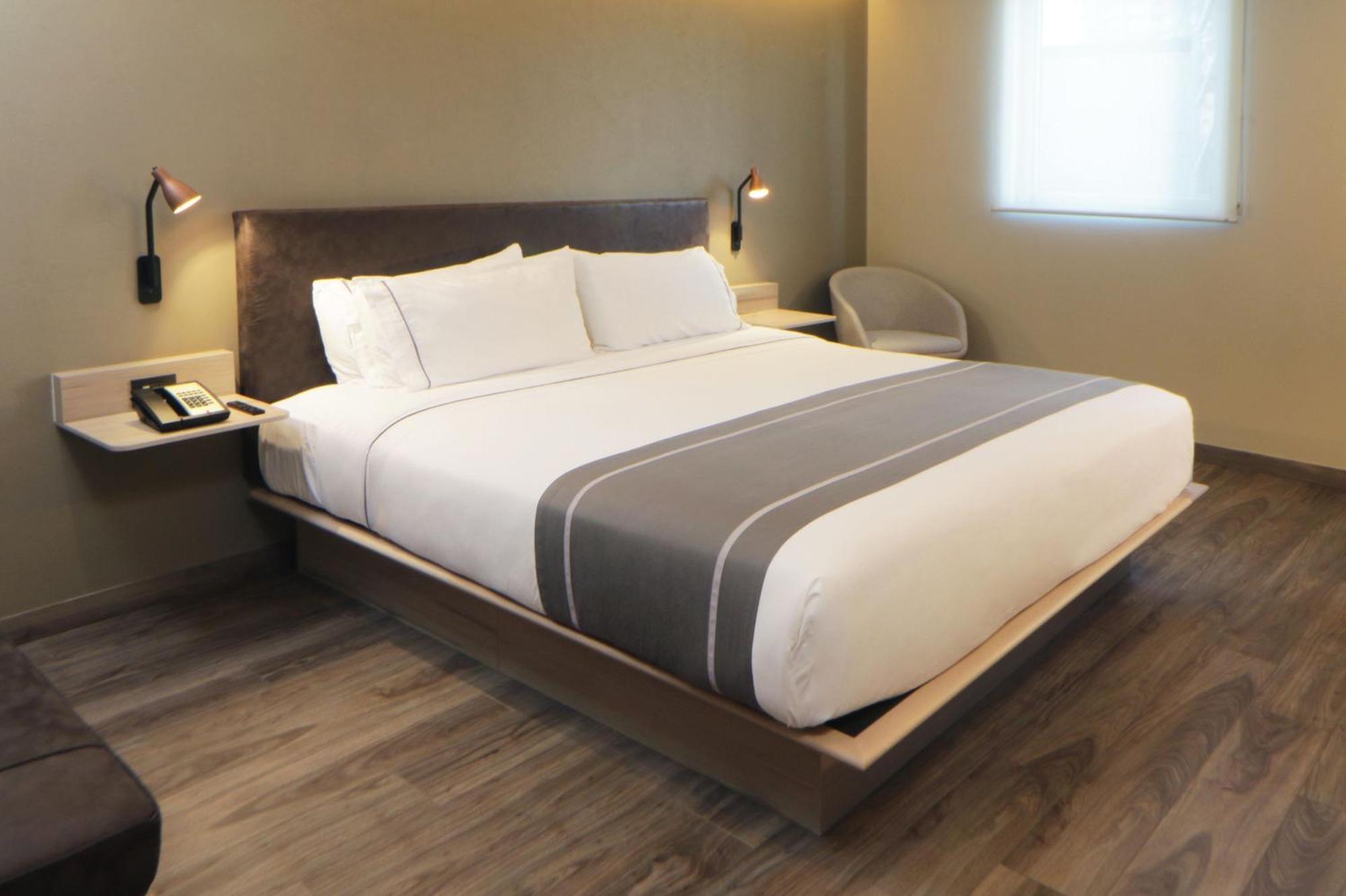 City Express Plus By Marriott Guadalajara Providencia Exterior foto